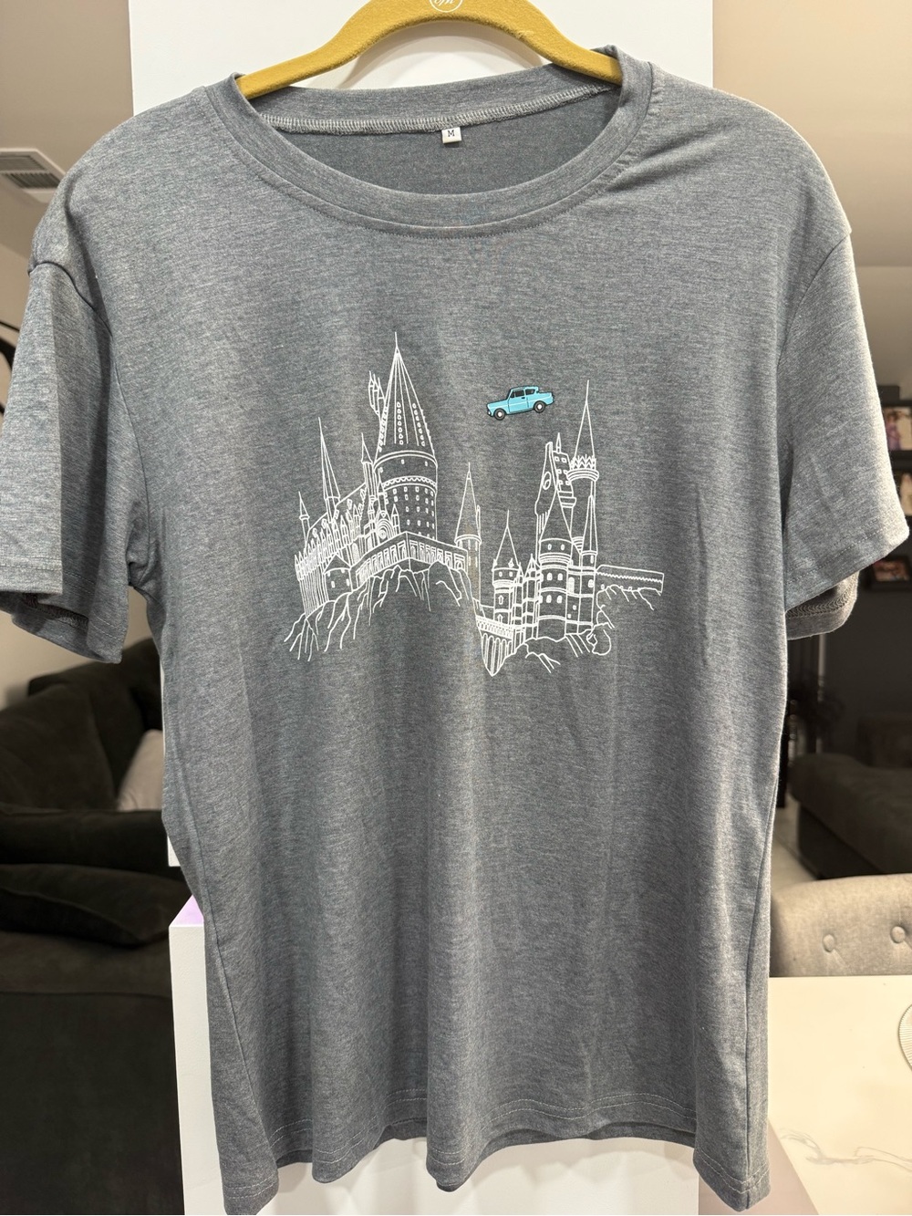 Graphic Tee flying car size medium p2p20 new